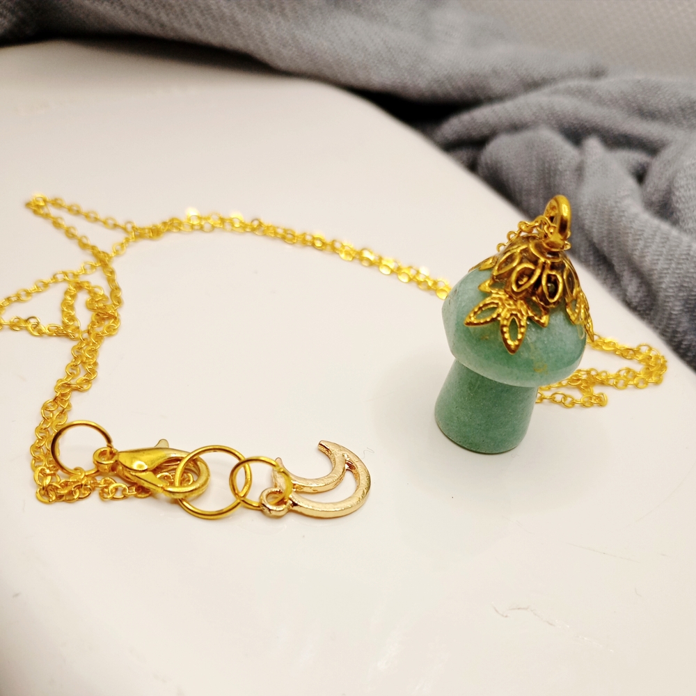 Aventurine Carved Mushroom Pendant Necklace Gold Plated Chain Artisan Made - Picture 1 of 3